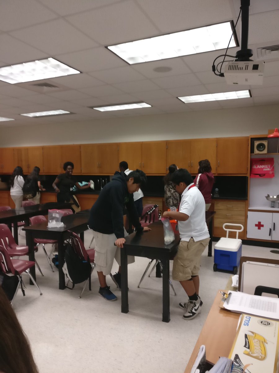 MsBaker_J's tweet photo. Teamwork makes the 🍦 work! @IMS_Indians #IMSSciTribe #BestStudentsintheWorld😍 https://t.co/8Vmh98HvsL
