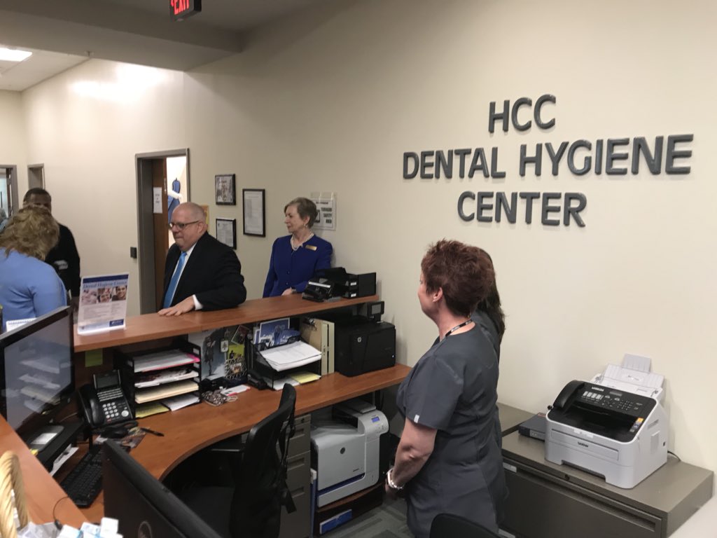 GovLarryHogan's tweet photo. Next for #HoCoDay, I’m here at @HowardCC - had the chance to see the Science, Engineering, and Technology Building, the Dental Hygiene Center, and EMS Lab. #HoCoMD https://t.co/2AiPQrAvdN