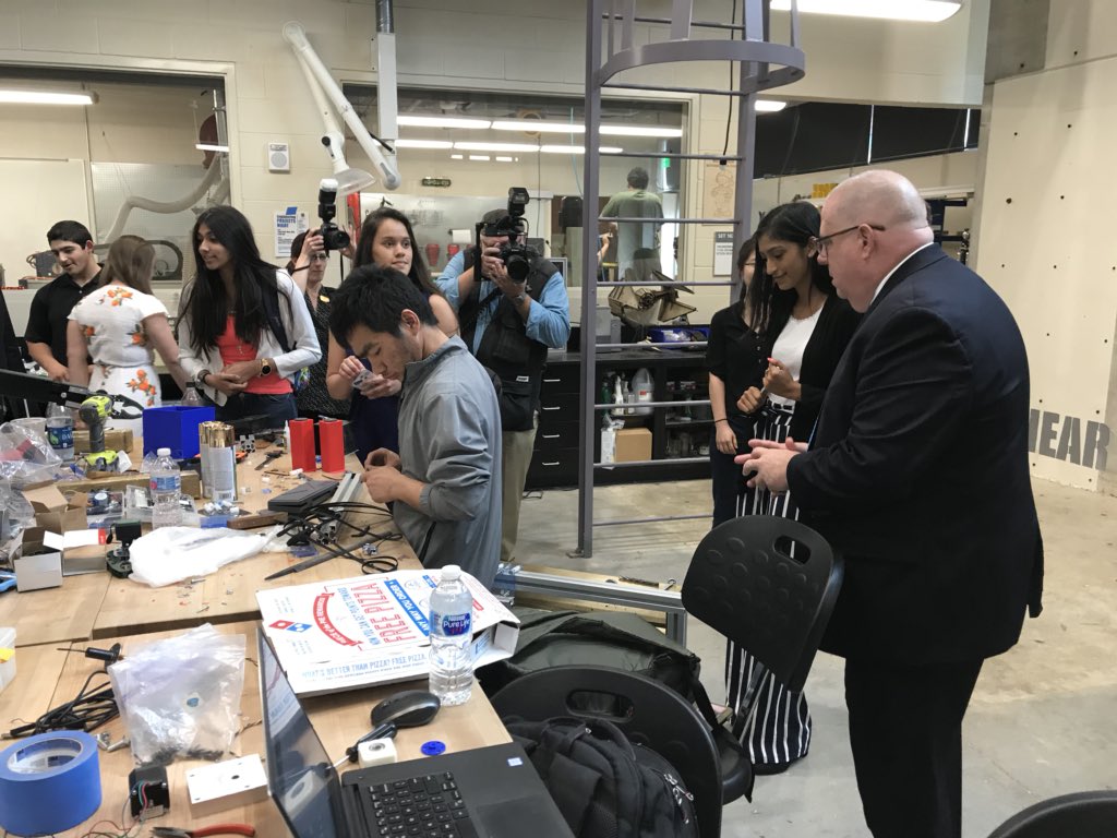 GovLarryHogan's tweet photo. Next for #HoCoDay, I’m here at @HowardCC - had the chance to see the Science, Engineering, and Technology Building, the Dental Hygiene Center, and EMS Lab. #HoCoMD https://t.co/2AiPQrAvdN