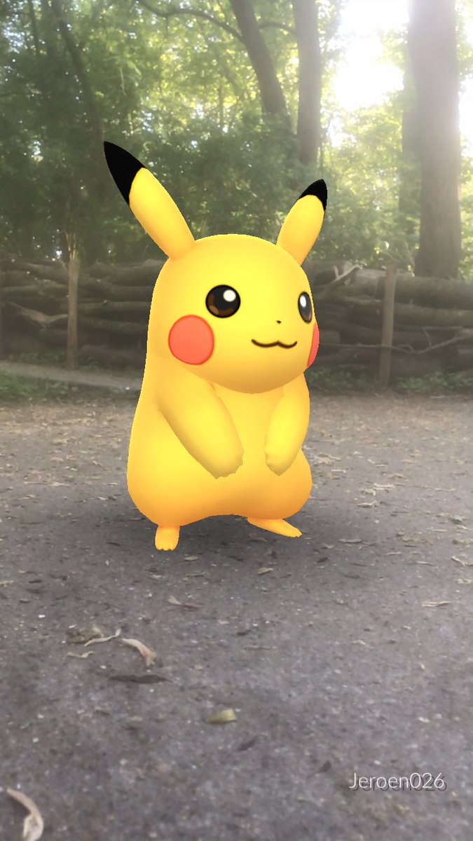 Jeroen026PoGo's tweet image. Today I went to a Pikachu nest and I finally managed to understand how AR+ works haha this is fun 😏👌

#PokemonGO #armode #pikachu