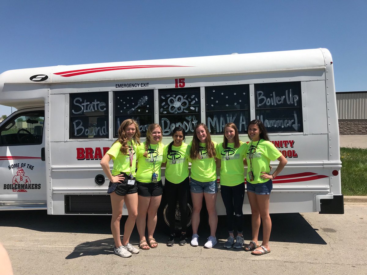 bbchs307's tweet photo. Good luck to our Badminton players who are competing in IHSA STATE! We believe! Go Boilers! #BoilerUp https://t.co/3hXJMXudRT