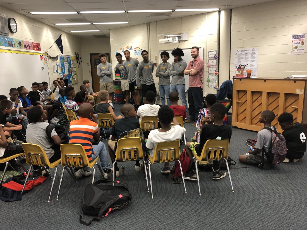 VaughnSquad's tweet image. Thank you to @irmobasketball for coming to talk about working hard on and off the court and play with our 3 HWES basketball teams! #FutureIrmoBallers #BigShoesToFill #PrideIn5 @HarbisonWestEl @LexRich5Schools