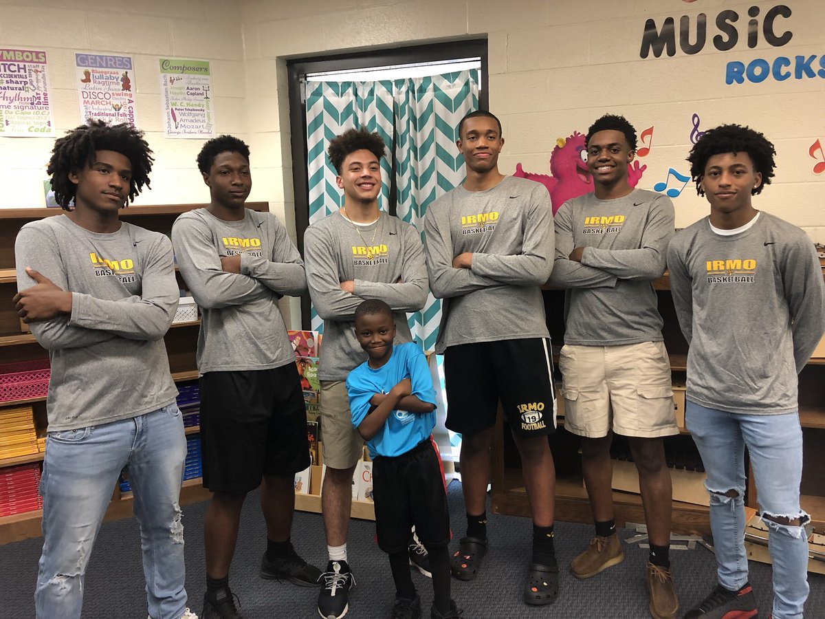 VaughnSquad's tweet image. Thank you to @irmobasketball for coming to talk about working hard on and off the court and play with our 3 HWES basketball teams! #FutureIrmoBallers #BigShoesToFill #PrideIn5 @HarbisonWestEl @LexRich5Schools