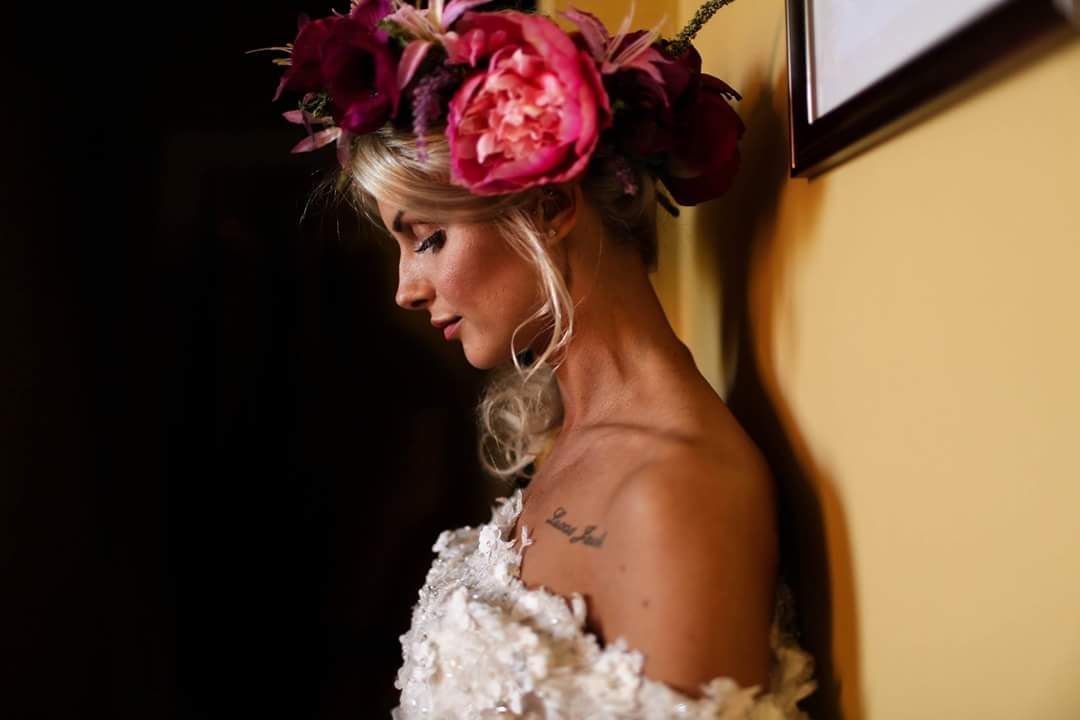 Just love this shot by @ZTphotography of our silk headress. Big and beautiful!!