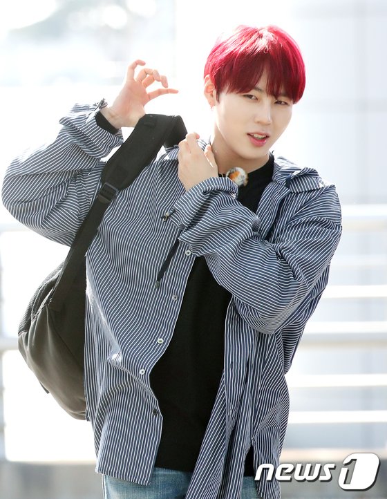 Avipkpoper's tweet photo. [PHOTOS] 180510 #WannaOne #워너원 #SUNGWOON #하성운 #성운 airport photos from Korea to Malaysia to film 'Law of The Jungle'. #kpop https://t.co/RwBDOZSseU