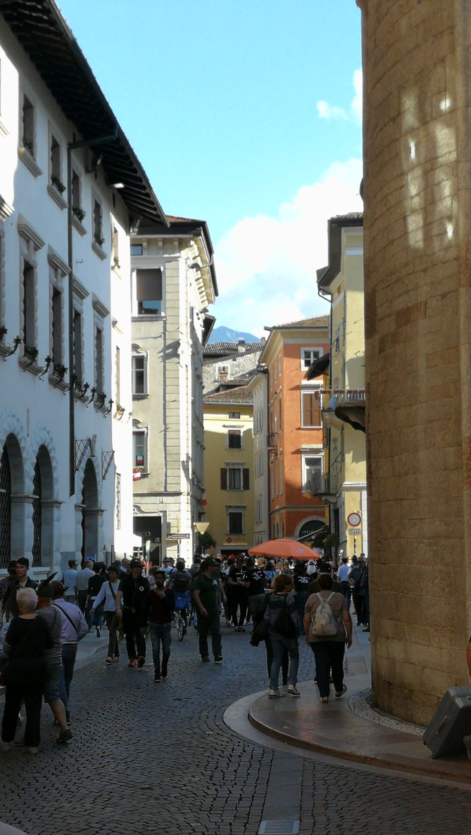 DavideMuradore's tweet photo. E siamo solo a giovedì
#attimidiadunata #alpiniadunata2018 https://t.co/ixrOloq4NQ