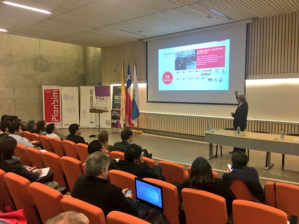 Plan_BIM's tweet photo. En este instante, Charla Magistral en el marco del curso “Diseño de las Especiales en #BIM” DECON UC, Sebastian Manríquez, presentando sobre el Mandato Nacional BIM al 2020 para proyectos públicos y el trabajo en la definición del Estándar Nacional #BIM. https://t.co/vO2XLiA2p2