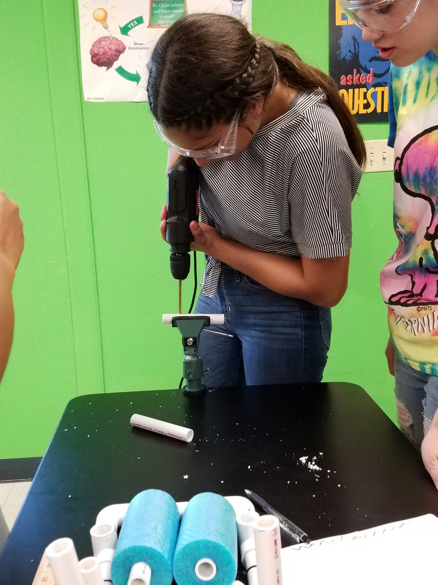 MsMedinaTHMS's tweet photo. #THMSSTEMGIRLS building our SeaPerch underwater ROVs, using power tools and learning engineering. @THMS_CJUSD @ColtonJUSD great job ladies. https://t.co/EWWlcvnC2e