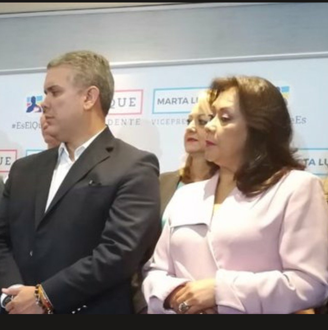 VxlenFtApi's tweet photo. @MovimientoMIRA @IvanDuque @CeDemocratico Duque con la señora Piraquive,la misma que discrimina a los discapacitados,Además investigada por lavado de activos y jugaba con la fe de los creyentes,estas personas son las que quieren llegar al poder? Hay que discriminarlos en las urnas también. https://t.co/BtXnleCNqk
