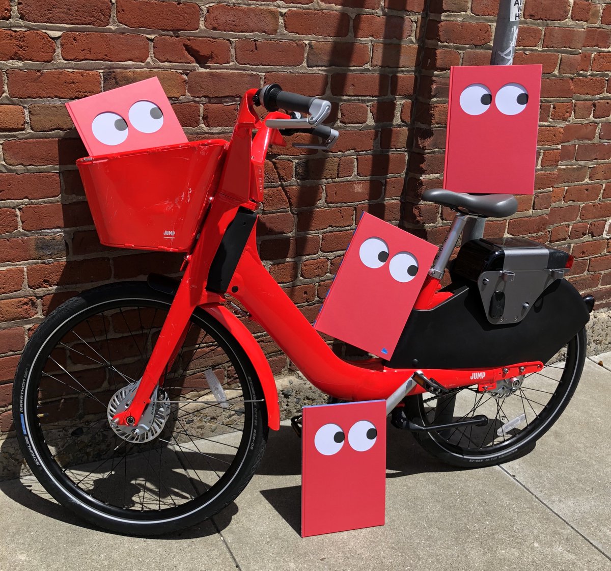 Eye spy on #BiketoWorkDay FIND ME by Anders Arhoj of <a href="/StudioArhoj/">Studio Arhoj</a>: 3 international editions--French, Catalan, Italian and our <a href="/ChronicleBooks/">Chronicle Books</a> edition. When it comes to travelling, <a href="/ChronicleRights/">Chronicle Rights</a> is this book's wheels. Merci/gràcies/grazie!