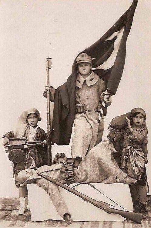 Bayrağa rüzgar , vatana siper !