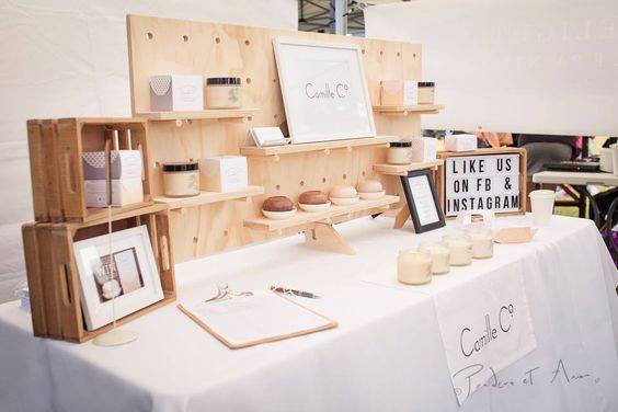 MadeUrban's tweet photo. The simplicity of this craft show display makes me eyes happy ;) Wouldn't work for all vendors but if you can place samples out and keep stock under the table, it may work for you.

Source: https://t.co/Fkucwl2eEA https://t.co/X6CuggBwai