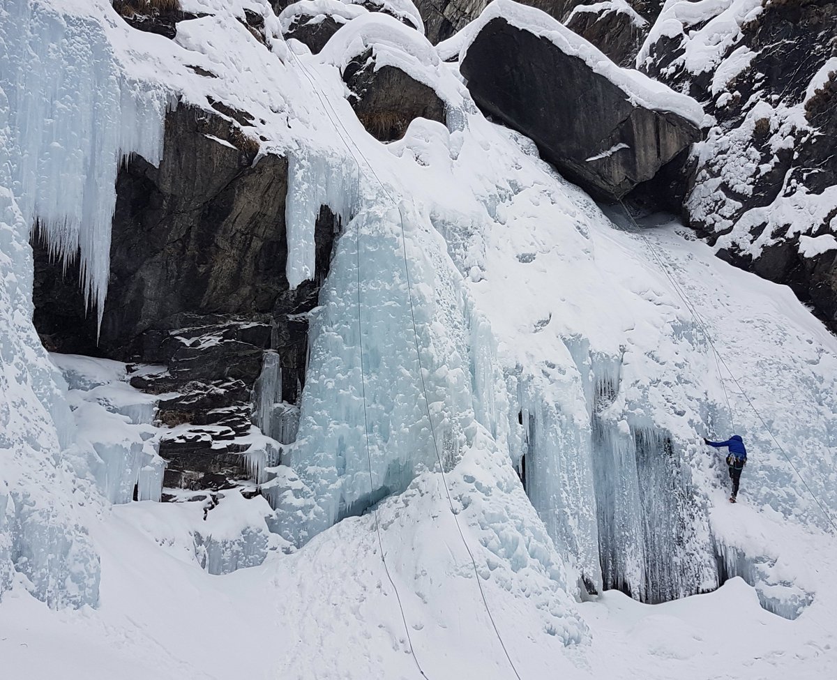 GemLaurenSmith's tweet photo. Reminiscing of colder times. Finally updated my blog after #IceClimbing in January https://t.co/dpt08YhSQK https://t.co/DVuGkr938j