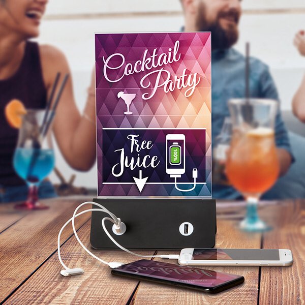 AmerMetalcraft's tweet image. How cool is this menu holder?  Charge your phone and look for a bite to eat at the same TIME!  #PowerbankMenuHolder #NRA2018 #Booth6924 @NatlRestShow