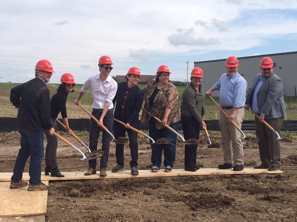 UWMadisonCALS's tweet image. Dean Kate at Ab E groundbreaking today for a new manufacturing facility built on technology from @UWAnimalScience