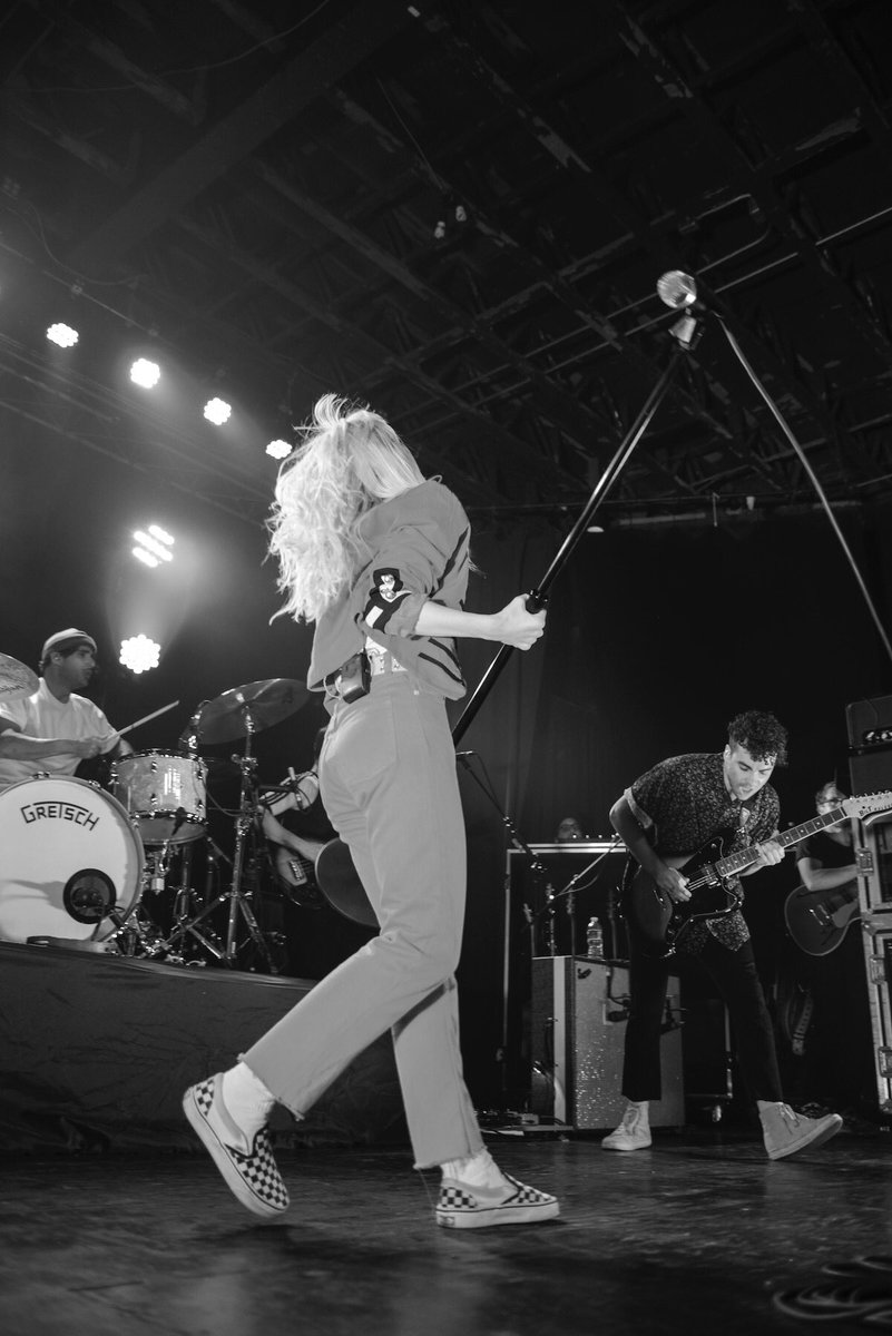 NoCountryNash's tweet photo. Apparently it's been exactly one year since @paramore kicked off the 'After Laughter' era with an insanely cool hometown show at @Exit_In! Take a walk down memory lane with our review: https://t.co/Q2to0tBEI2 (📷: @marybethbphoto // 📝: @pobenschain) https://t.co/SaogW1eP5M