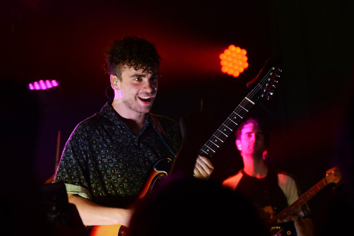 NoCountryNash's tweet photo. Apparently it's been exactly one year since @paramore kicked off the 'After Laughter' era with an insanely cool hometown show at @Exit_In! Take a walk down memory lane with our review: https://t.co/Q2to0tBEI2 (📷: @marybethbphoto // 📝: @pobenschain) https://t.co/SaogW1eP5M