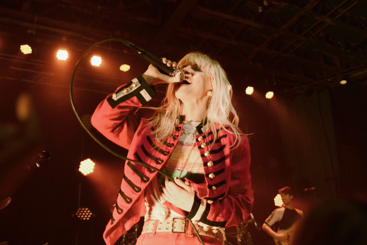 NoCountryNash's tweet photo. Apparently it's been exactly one year since @paramore kicked off the 'After Laughter' era with an insanely cool hometown show at @Exit_In! Take a walk down memory lane with our review: https://t.co/Q2to0tBEI2 (📷: @marybethbphoto // 📝: @pobenschain) https://t.co/SaogW1eP5M