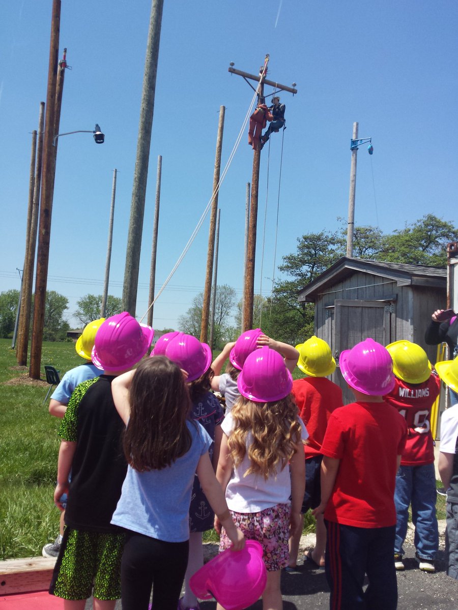 Two great days with 250 preschoolers @DCS_Pacers  exploring careers and community leaders with @DelawareAreaCC CTE programs such as @DACCPowerline, Welding, Construction, Culinary, Auto Tech #CareerAwareness #WhenIGrowUp
#InDemandJobs