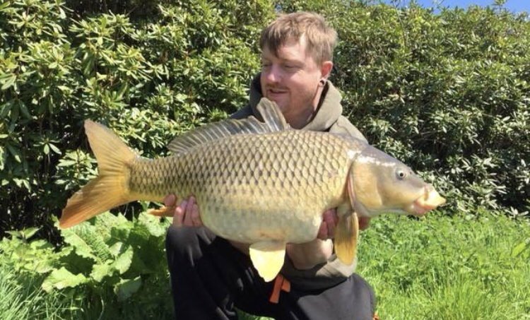 karperltd's tweet photo. KARPER Promo member Andi Holmes landed 13 carp over a 48hr session on his syndicate. Andi’s hookbaits of choice were the KARPER Ultra-Fluro coconut popups and KARPER Ultra-Fluro Shrimp and Garlic popups. Biggest weighting 24lb 12oz. #karperltd #karperbaits #TheEdge https://t.co/HWH43mgtmZ