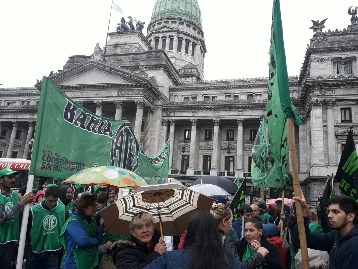ATE_BahiaBca's tweet photo. A ver que les parece para publicar las foto poniendo esto.

Hoy en el marco del Paro Nacional  delegados y representantes de ATE Bahía Blanca.marcharon juntos con otras delegaciones frente al Congreso por los derechos de todo los trabajadores y un ROTUNDO NO A LA REFORMA LABORAL https://t.co/aKjsI7LIFI