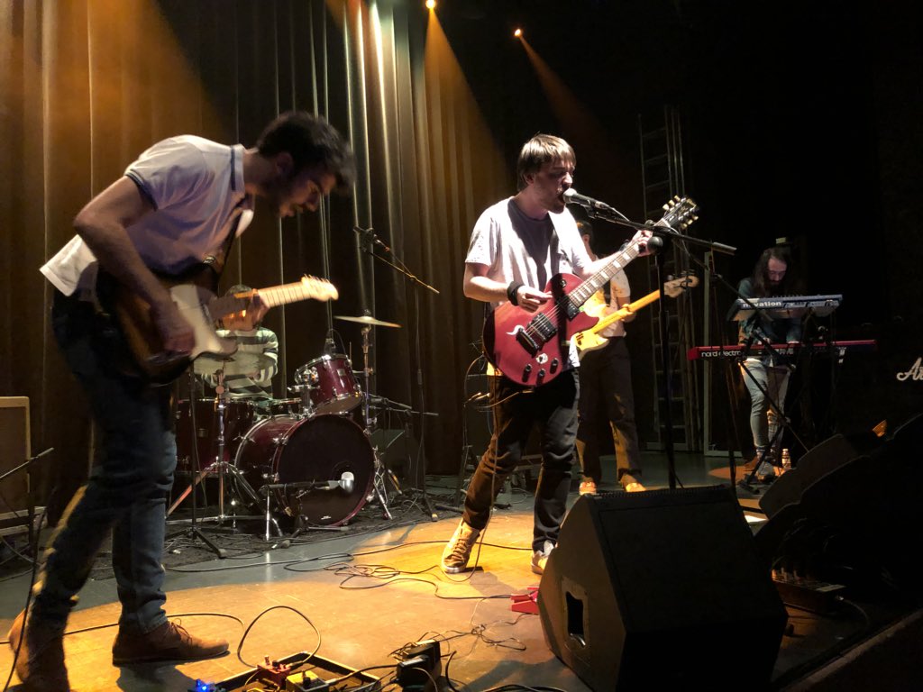 aragonmusical's tweet photo. Neo-psicodelia y rock con actitud. #velcoro están demostrando desde @alasarmas_org que las tres primeras formaciones semifinalistas del #AmbarZ tienen madera de final. Y quedan 6 grupos más 😱 https://t.co/Ogz8E6G0w3