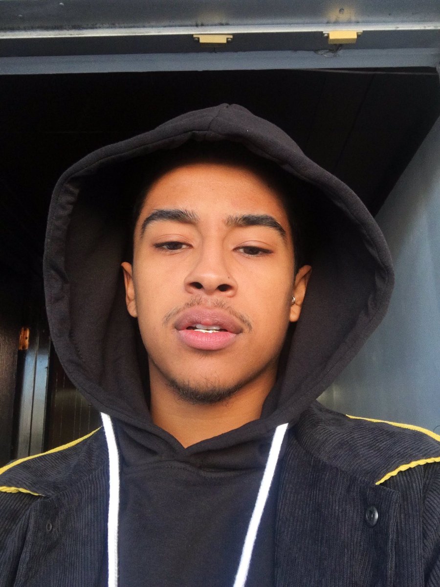 princetonperez's tweet photo. hope I qualify lol, #FineLightskinTwitter https://t.co/IM97LFSHWM