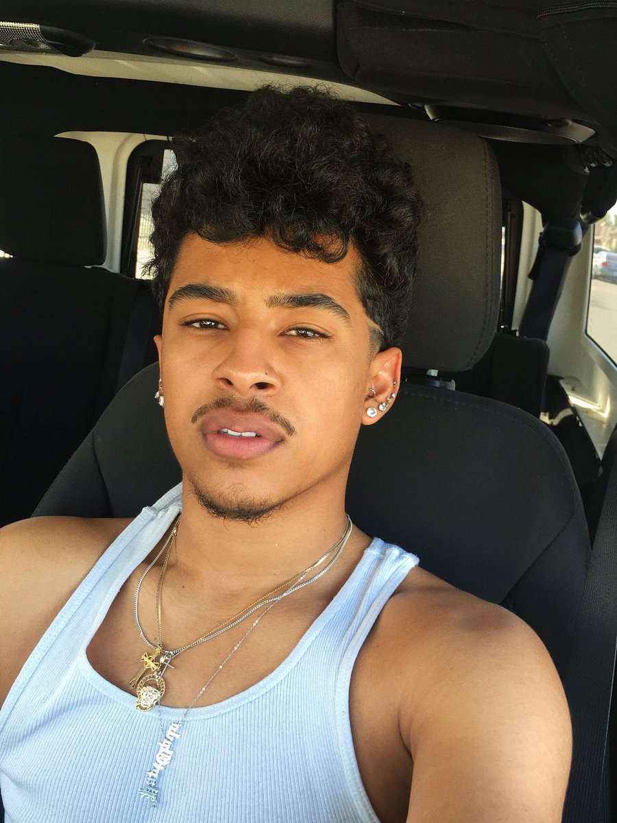 princetonperez's tweet photo. hope I qualify lol, #FineLightskinTwitter https://t.co/IM97LFSHWM
