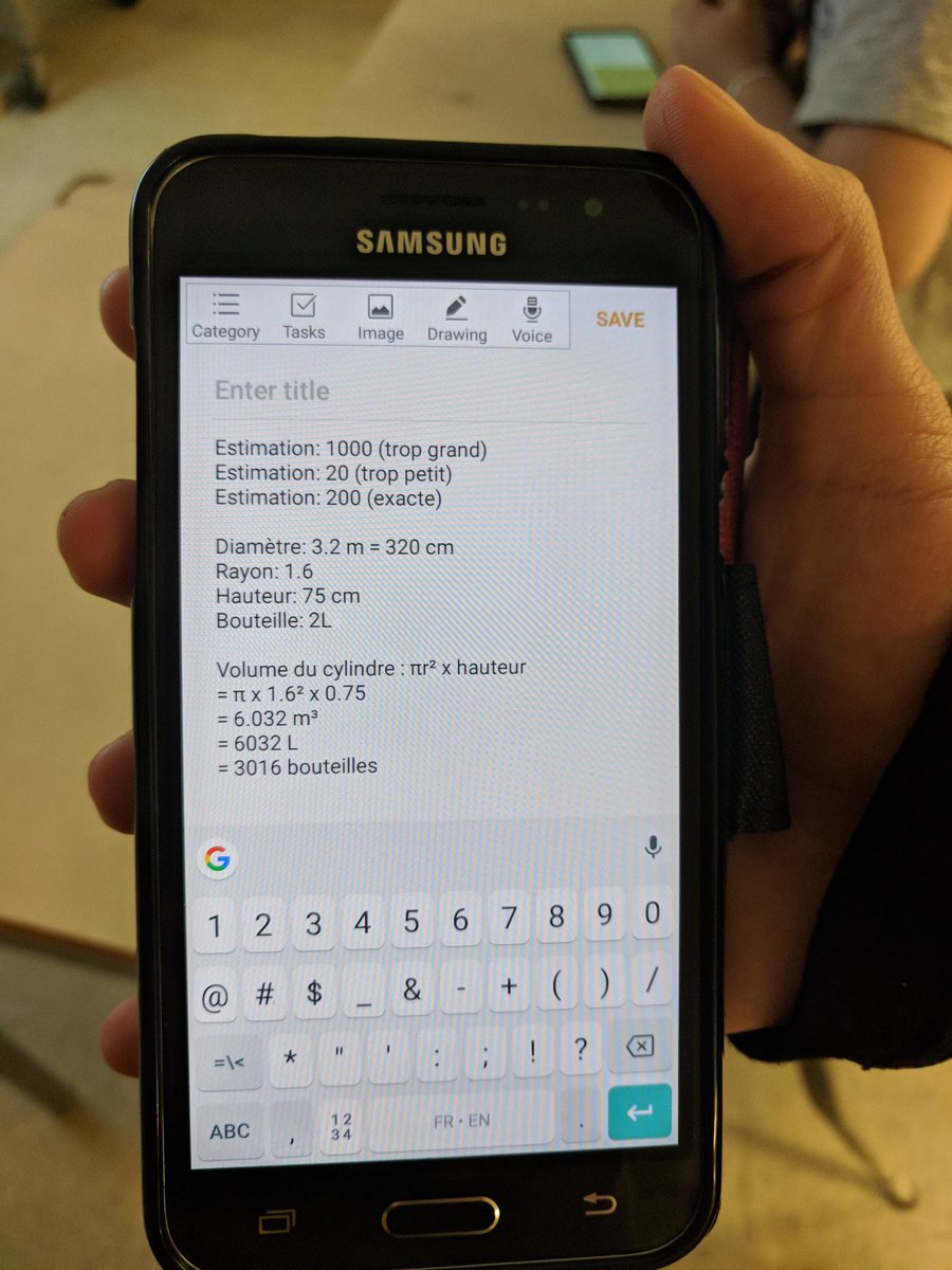 nicolestogaitis's tweet photo. Les élèves de 9e année travaillent sur les tableaux blancs et sur leurs téléphones lors d'une résolution de problème traitant une piscine remplie de Coca-Cola 👍 On travaille les estimations aussi! 👍 #mathfun #ebviamonde @ESEtienneBrule #MathEnTroisTemps https://t.co/4zC2SXHN6L