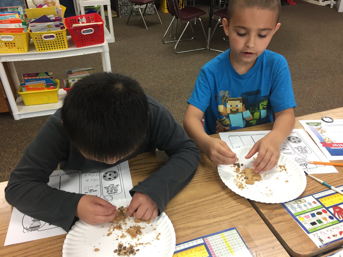 TroupClassSSP's tweet photo. We practiced "excavating" fossils (chocolate chips) from rock (chocolate chip cookies) last week. Students loved acting like paleontologists (and being able to eat the "fossils" at the end was a big plus!)! 😀
#tryeverythingkec #ssppride https://t.co/Td42EJzD1J