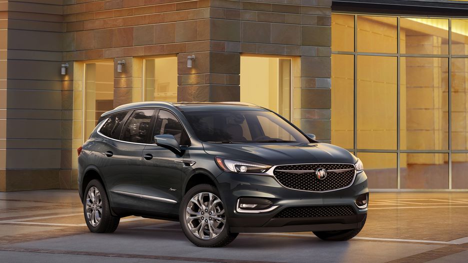 Add a touch of luxury to your life with the 2018 Buick Enclave! This stylish SUV comes will all the bells and whistles! #OkotoksGM ht.ly/M9NS30jWg6z