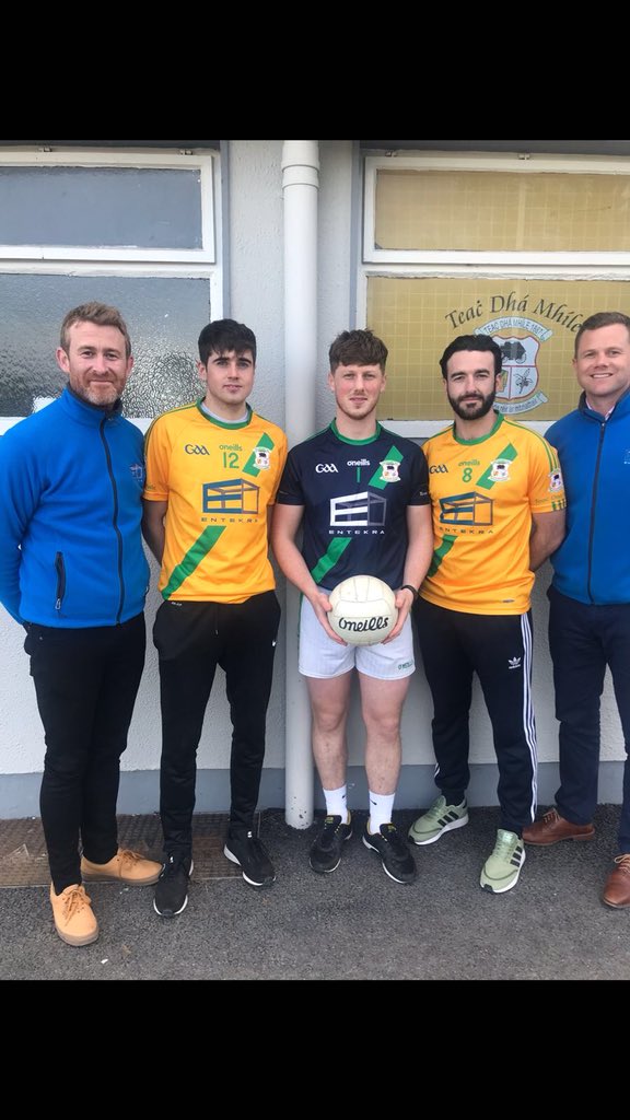 TwoMileHouseGAA's tweet photo. Here’s a look at our new jerseys for the senior team with our new sponsors ENTEKRA. A huge thank you to Bran Keogh for his continued support. https://t.co/3pazWH7dng