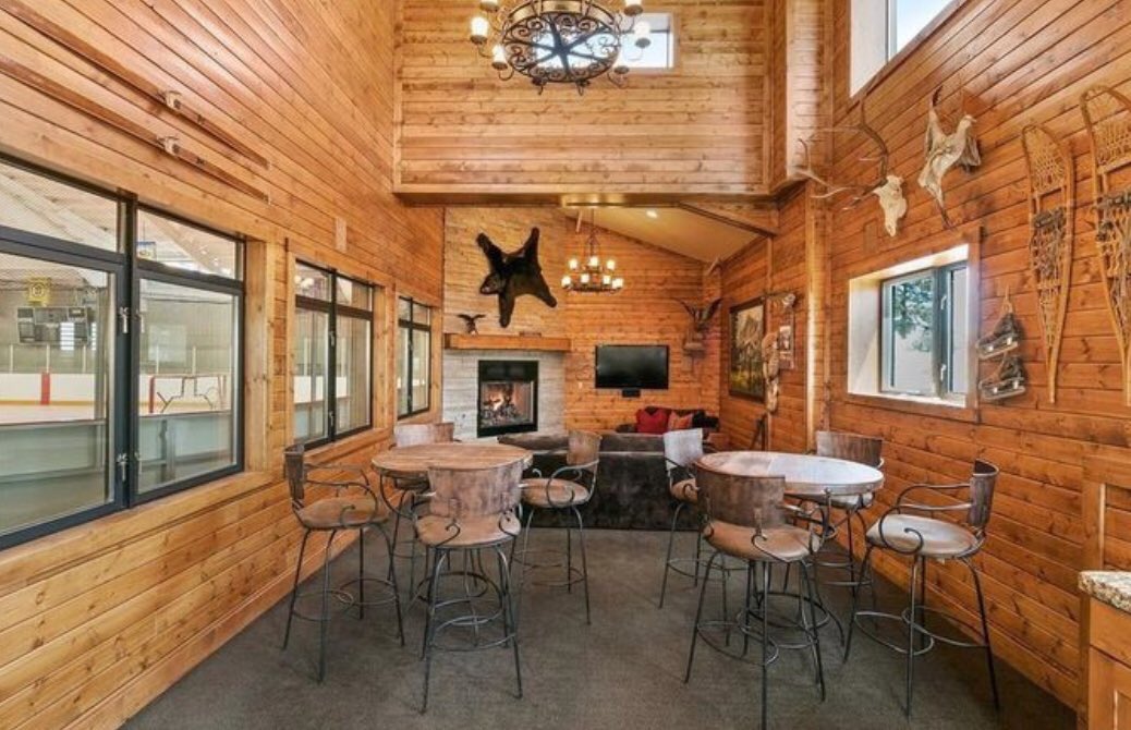 nhlchirpz's tweet photo. Former NHL player Milan Hejduk’s $5.2 million mansion is up for sale 😍

It features a FULL size hockey rink, zamboni, home gym, 7 fireplaces and is in the Colorado mountains. Talk about house goals 🔥 https://t.co/QjCcGS3nCI