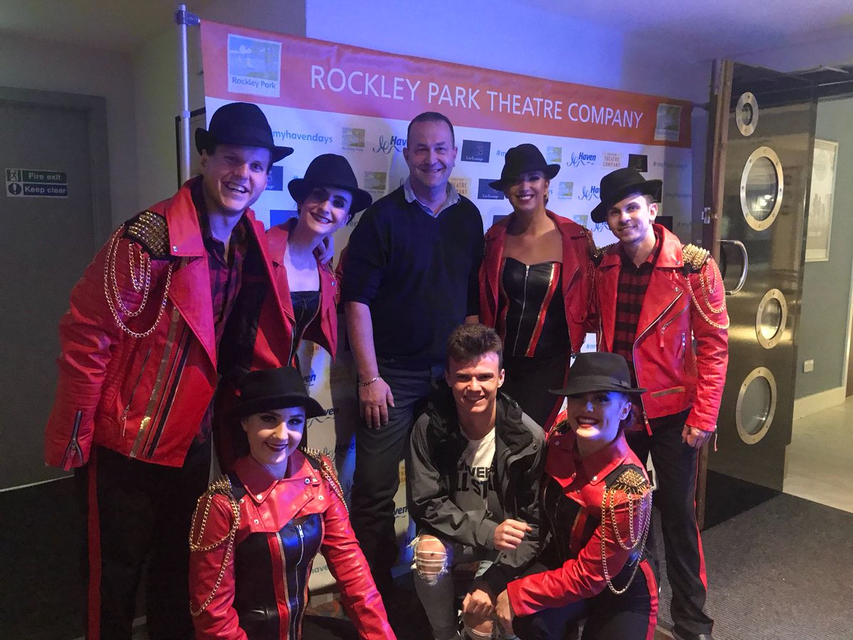 paulutting6's tweet photo. Can't begin too say how good HTC are at rockley park amazing show tonight Mj legend #amazing https://t.co/2NdzRyWOLr