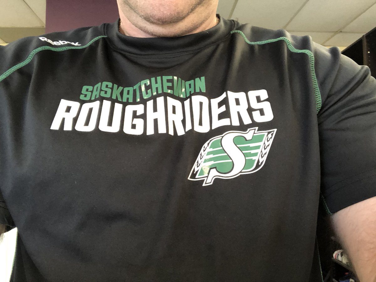 quest4a6pack's tweet photo. Today’s #TheCFLGrind took me into rival territory Winnipeg. Wearing my colours could have been a mistake, but as usual the #CFL family was awesome.  Great workout @TheFortGarry #fitness center. 

//=S=// 🏈🍉 https://t.co/X2sS5NKVRm