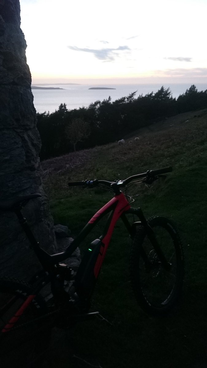 thecarbonmonkey's tweet photo. What's that? New bike day? Well it'd be rude to not go for a sunset spin on the local trails to celebrate huh?! https://t.co/qBbSBQucSD