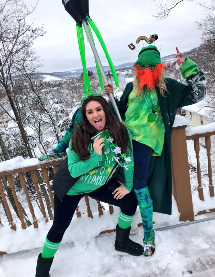 jess_dufff's tweet photo. happy 20 BIRFDAY cASS!! love u &amp;can’t wait to see u tomorrow =] @CassidiDunn https://t.co/qJ7Nfn3qdv