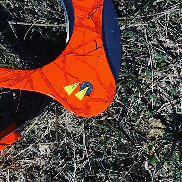 Raptorazor1's tweet image. How do you tag your animals? Raptorazor Nation trusts the Mako and Big Game Skinner! #raptorazor #tagpunched #wildgame #hunting 📷: @jeremychvilicek