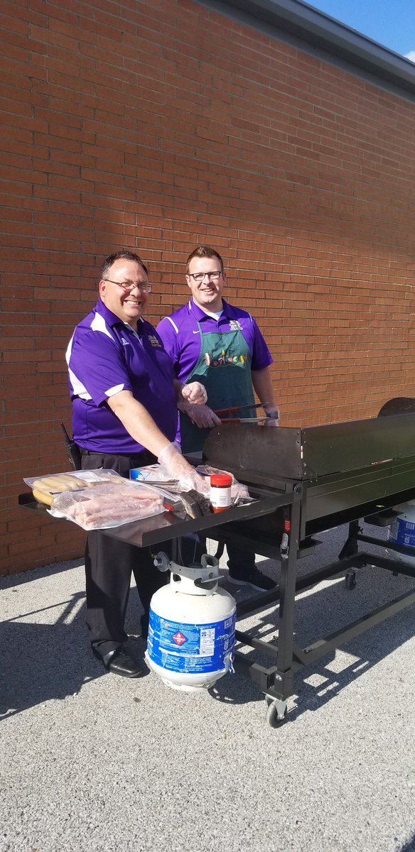 MommaTucker4's tweet photo. Senior Dinner is underway! @MatthewDick2 and @s_perrotte are hard at work on the grill! @MaumeeHS #SeniorSupper #WeAreMaumee https://t.co/Ngh6LGbBKg