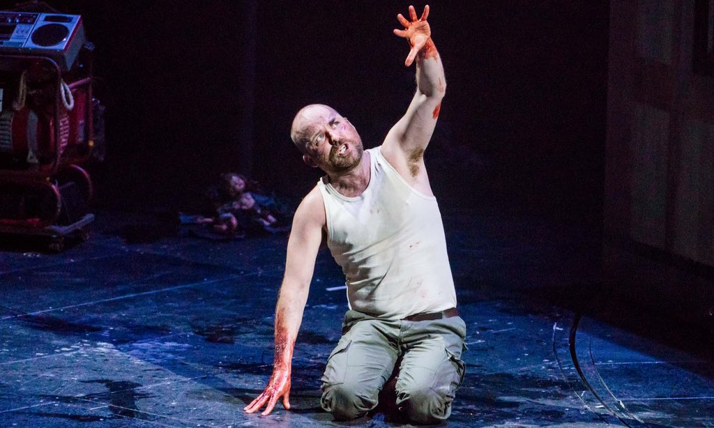2nd #Macbeth within 4 weeks, @NTLive: completely different but equally brilliant, post-apocalyptic setting worked. Great production (#RufusNorris, Rae Smith @rae_rae_rae2), excellent performance by the murderous couple #RoryKinnear + @AnneMarieDuffTH + entire cast, witches 👍