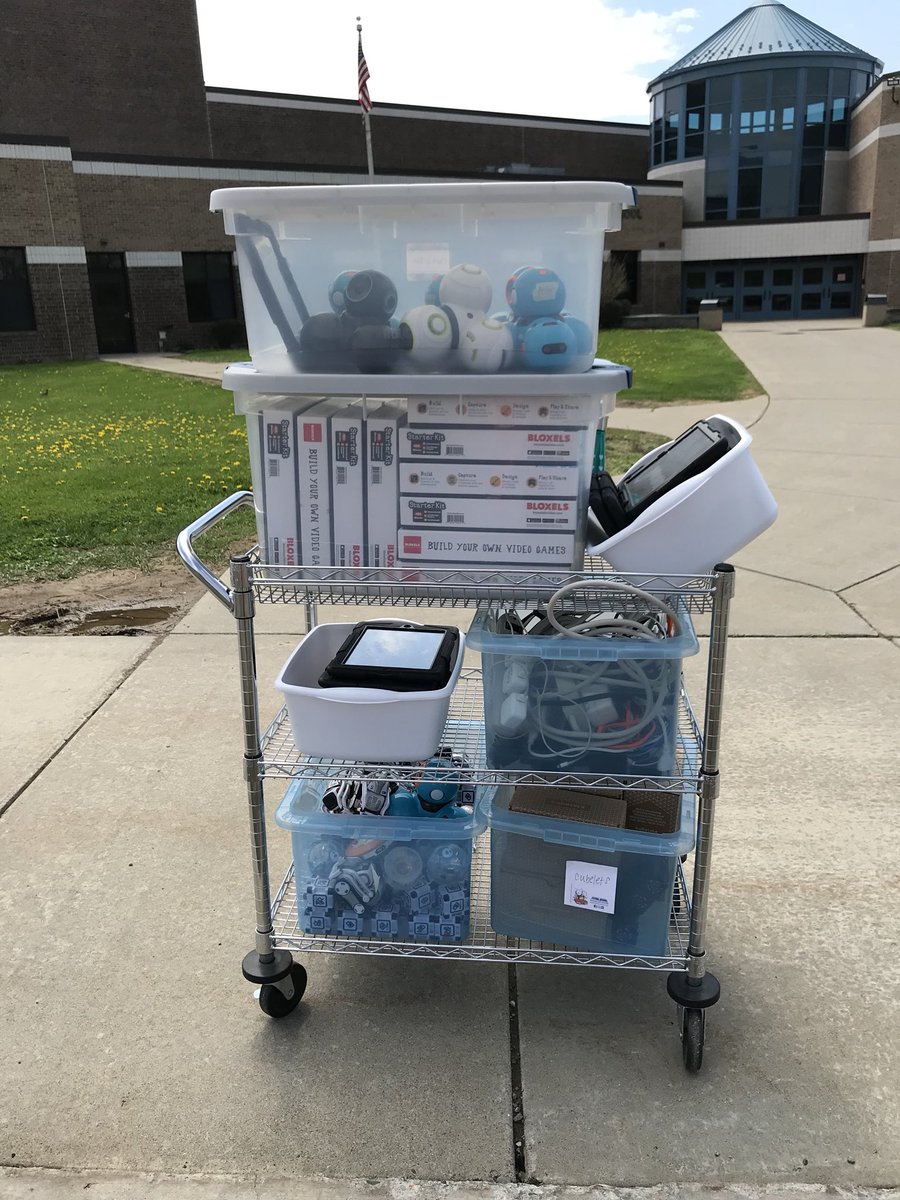 thebookteacher's tweet photo. OA peeps- Come see me in room 114 during Session 3 tomorrow. I’m going to let you play with my robots!! #readOESlibrary https://t.co/pCLIsyU50h