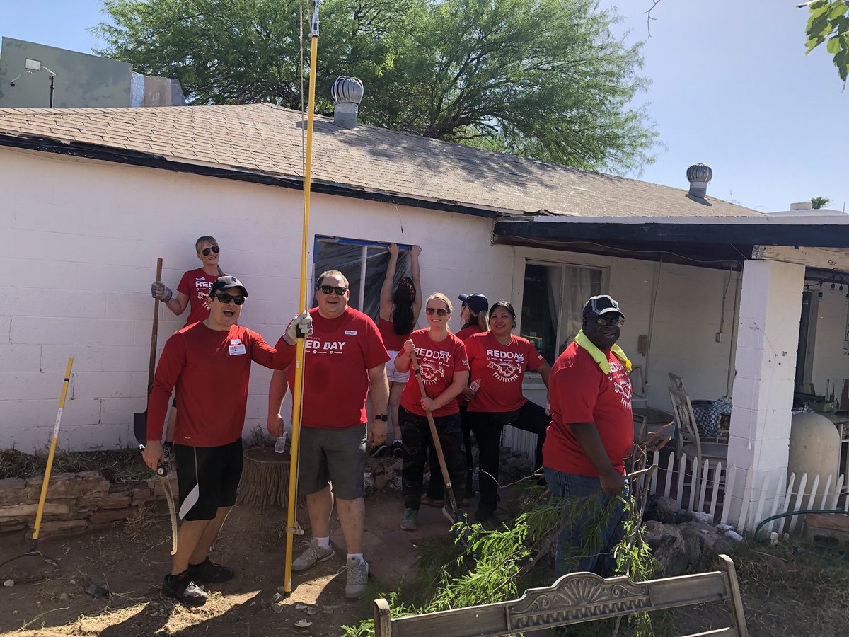 VegasMikeK's tweet photo. Keller Williams Red Day our market centers rehabbed a home in Henderson. #LasVegas #MC34 #MC98 @momentorship @kwri https://t.co/5zsPAKqTQc