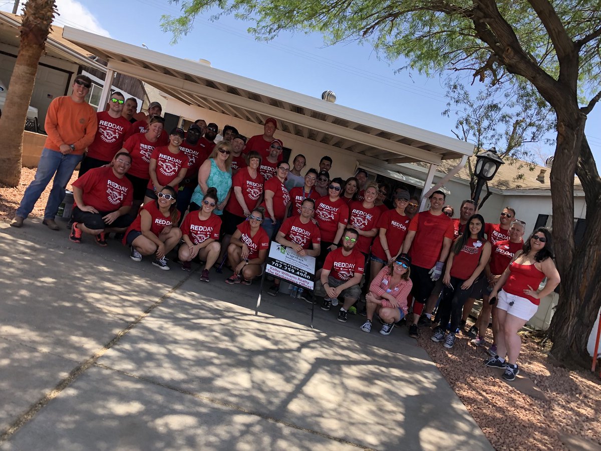 VegasMikeK's tweet photo. Keller Williams Red Day our market centers rehabbed a home in Henderson. #LasVegas #MC34 #MC98 @momentorship @kwri https://t.co/5zsPAKqTQc