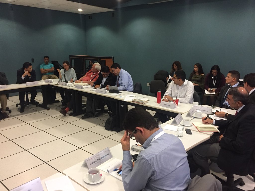 flores_crespo's tweet photo. En la reunión del comité técnico de #CREFAL2050, Sir Alan Tuckett habla de combinar el “rigor intelectual” con el campo de educación de jóvenes y adultos. Me alegra escuchar esto en tiempos de crecientes “posicionamientos” políticos e inclinación postmodernista. https://t.co/OeYNGPbA6q