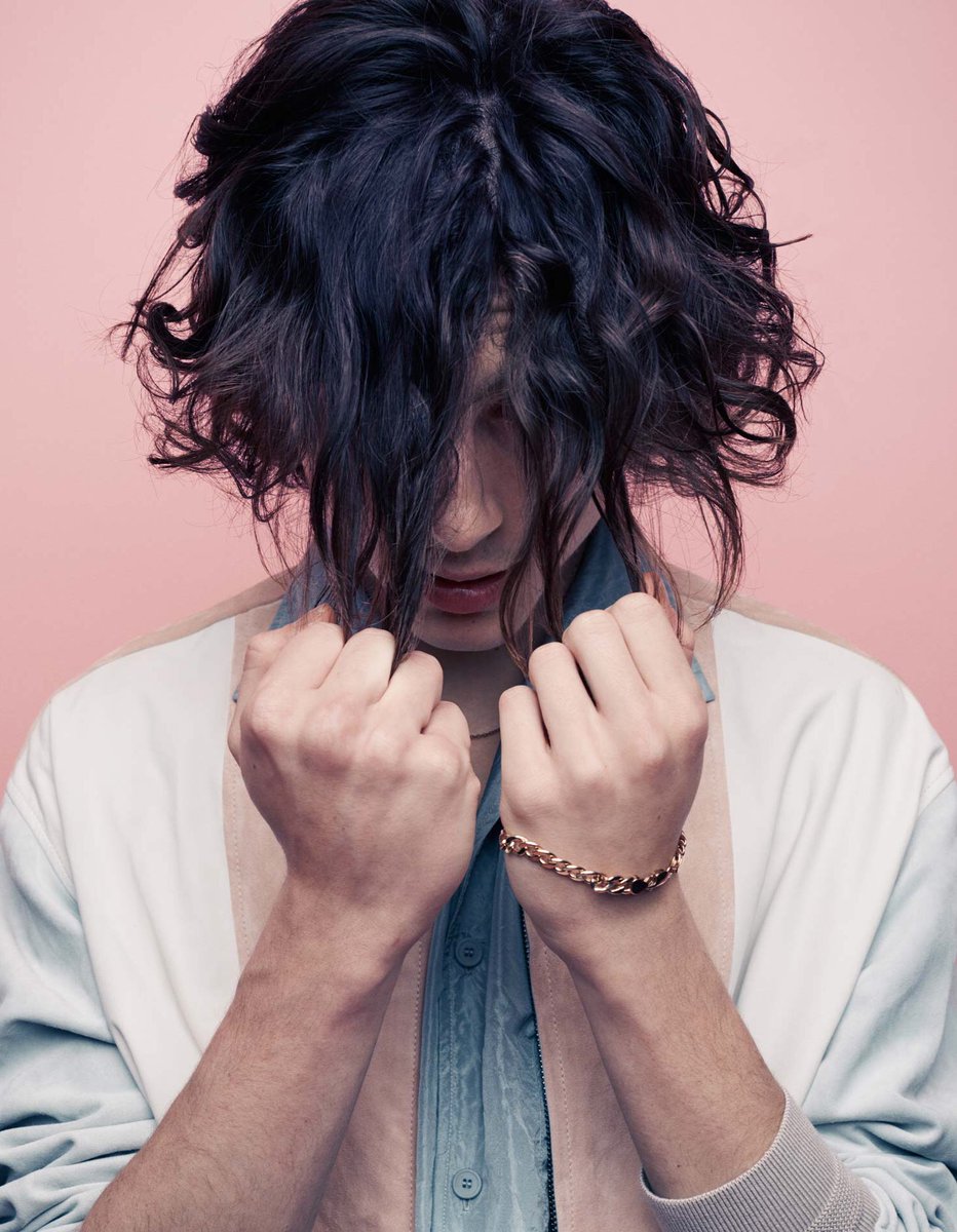 timotheearchive's tweet photo. Timothée photographed by Matt Holyoak for @ShortList Magazine. Feb 21, 2018. https://t.co/P9h7xMi2CC