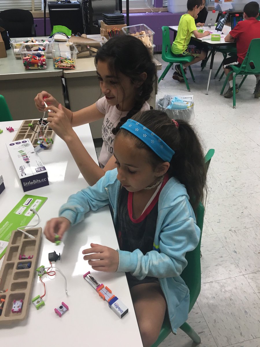 MrsLindseyGC's tweet image. Exploratorium today @ParkwayPOB with @mselenioPOB and her students! @PlayOsmo #CodingAwbie @3Doodler @WonderWorkshop #Dash @MAGFORMERSLLC @littleBits