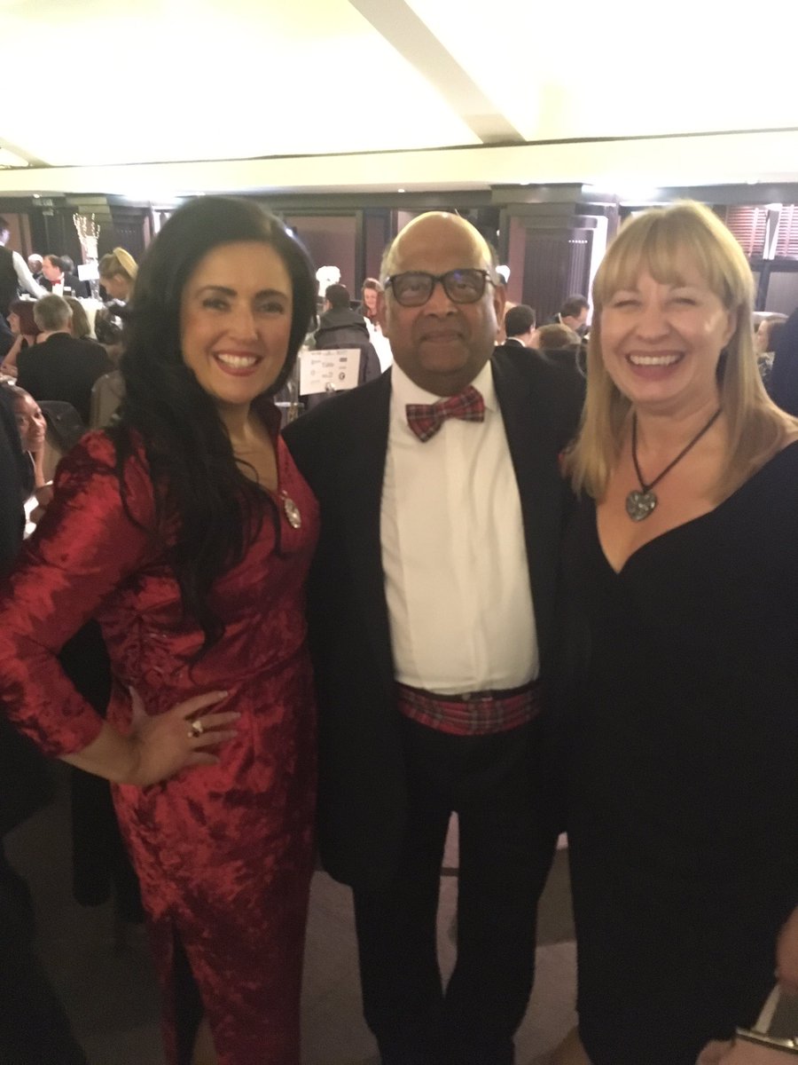 EnergyFuturesNE's tweet photo. Energy Futures board members at the @EnergyInstitute Dinner @themarcliffe #supportingyoungadults #thenextgeneration https://t.co/SLtQw7H081
