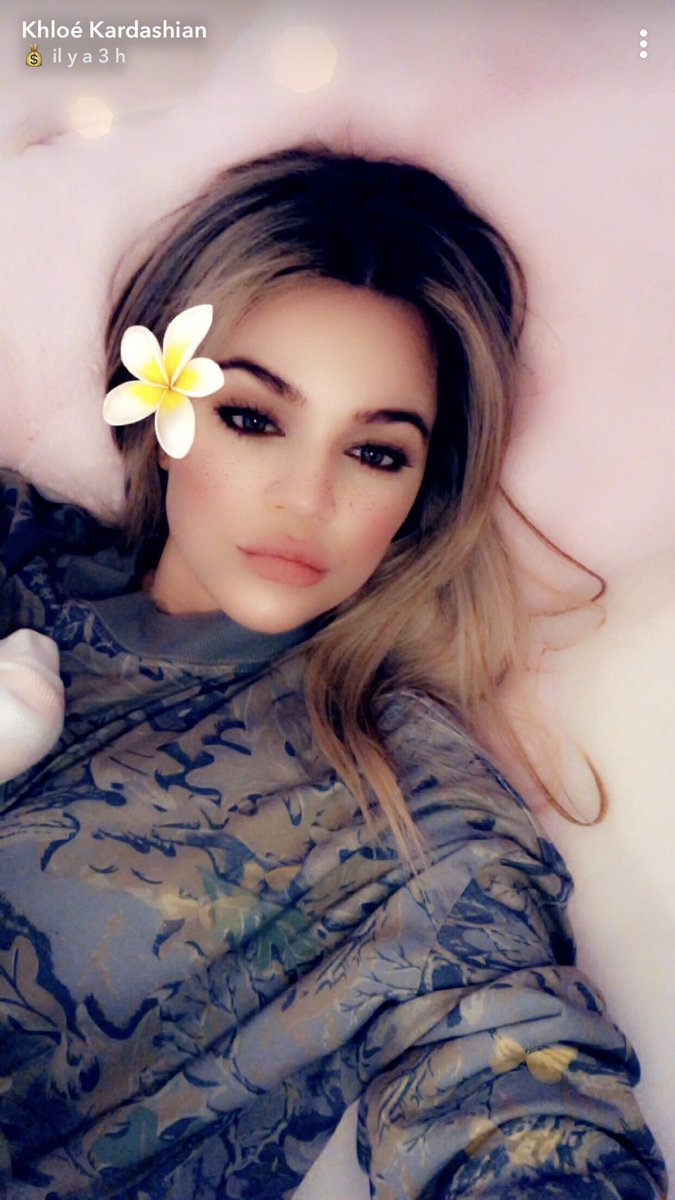 Khloe Kardashian Fansite Dc3kbcNXcAIwz5m SNAPCHAT | May 10, 2018 | At home in Cleveland 