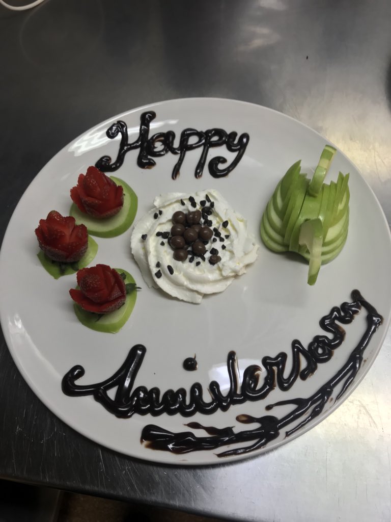 pi_waterloo's tweet photo. Guest Celebrating 40th Wedding Anniversary, Why Not Do A #WaterlooWOW To Create Memories That Will Last A Lifetime.. Our Host @AliShahin04 Surprising With A Bottle Of Merlot & Desserts✨
#WaterlooSquad
@SDEBDD @LauraEvans81 @J_K_H_A_N @lucymurphyxx @Sam8791A @IndreMast l https://t.co/o5NLnHcDJ6