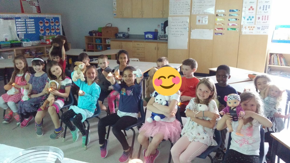 Mme_Liz's tweet photo. #transformation de la salle de #classe pour revivre le sacrement du #baptême. #teacherlife @EcoleBG @ecolecatholique https://t.co/8iGM5QXiw6